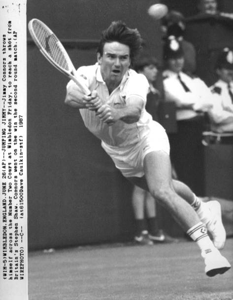 Wimbledon 1987. Un momento di gioco del match contro Stephen Shaw (Ap)